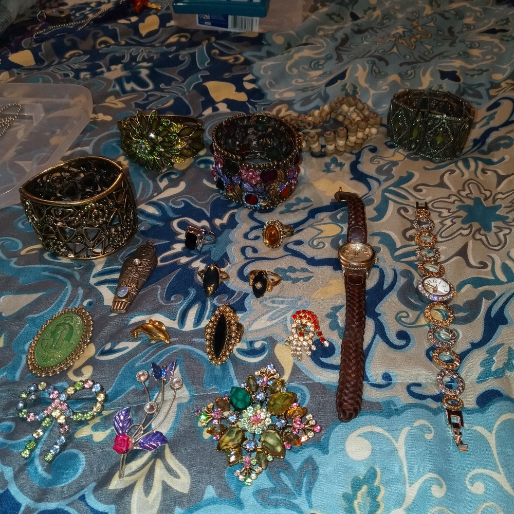 Costume jewelry lot